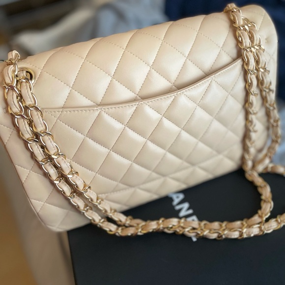 Brand new classic jumbo Chanel only used 1 time. Cream color - Picture 4 of 7